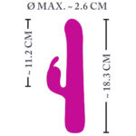 XOUXOU perle og rabbit vibrator i blød silikone og vandtæt overflade. En perle og rabbit vibrator af silkeblødt silikone der kan tages med i badet og giver roterende fornøjelse og stimulering til klitoris. Den lækre bløde vibrator er overtrukket med medicinsk silikone der er utrolig hudvenlig. Det er specielt godt for dem der har problemer med allergier. Indvendig slår der et kraftigt hjerne der med sine 2 motorer sørger for utrolig stimulerende rotation og vibration. Den styres legende let via knapperne i bunden. Du kan vælge mellem 4 programmer samt højre/venstre rotation. Batterierne er genopladelige og oplades via det medfølgende USB kabel.  De roterende perler der gemmer sig under den bløde silikone for sørger for en helt unik fornemmelse. De giver g-punktet en utrolig pirrende og intens forkælelse. Specielt hvis du tager den med i bad, og nyder den med dejlig varmt vand. Vibratoren er nemlig 100% vandtæt, hvilket også gør det meget nemmere at rengøre den.  Klitoris vibratoren der sidder på skaftet har sin egen motor og sørger for prikken over i'et. Den lægger sig ind over klitoris når vibratoren er ført ind og stimulerer med sine 2 små ører. Det hele i kombination giver en langt bedre og kraftigere orgasme.  Vi anbefaler at du smører lidt vandbaseret glidecreme på vibratoren inden den føres ind. Det gør den mere behagelig, naturlig og glidevenlig.  Roterende perler. Samlet længde: 18,3 cm. Penetrationsdybde: 11,2 cm. Diameter: 2,6 cm. Materiale består af silikone og PU (ftalatfri). 100% vandtæt så kan tages med i bad.  Genopladelige batterier der oplades via USB.