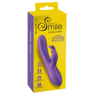 Flexible Rabbit Vibrator – Dobbelt Stimulation for Ultimativ Nydelse Flexible Rabbit Vibrator – Special Edition Metallic Silicone fra Sweet Smile er en slank, luksuriøs og yderst effektiv vibrator, der giver dobbelt stimulation for maksimal nydelse. Designet med en smuk, skinnende mat metallisk finish kombinerer dette legetøj elegance med funktionalitet for en uforglemmelig oplevelse. Dobbelt Stimulation af G-punkt og Klitoris Denne vibrator er designet til at levere intens dobbelt stimulation. Den har to distinkte arme, der arbejder sammen om at stimulere både G-punktet og klitoris samtidig. Den primære skaft er perfekt udformet til at massere vagina/G-punkt, mens vibro-bunnyen giver målrettet stimulation til klitoris. Begge arme er udstyret med en stimulerende tekstur, som forstærker fornemmelserne under brug. Bøjelig og Fleksibel for Maksimal Komfort Flexible Rabbit Vibrator er lavet af fløjlsblødt silikone, hvilket gør den både nem at indsætte og ekstremt behagelig at bruge. Dens fleksibilitet betyder, at den tilpasser sig perfekt til kroppen og dens bevægelser, hvilket giver skræddersyet nydelse, uanset om du nyder solo-leg eller deler oplevelsen med en partner. Denne vibrator er perfekt til dem, der foretrækker en tilpasset pasform, der giver fuld kontrol over stimulationen. 12 Stille Vibrationsindstillinger i To Motorer Med 2 x 12 stille vibrationsindstillinger tilbyder vibrator en bred vifte af fornemmelser for ultimativ tilfredsstillelse. Vibrationsindstillingerne i både hovedskaftet og bunnyen kan justeres sammen eller separat, hvilket giver en fuldt tilpasset oplevelse. Knapperne på bunden af legetøjet gør det nemt at skifte mellem indstillinger for en helt unik rejse. Vandtæt og Genopladelig Det vandtætte design betyder, at du kan tage denne vibrator med dig i badet eller bruseren og omdanne ethvert øjeblik til en luksuriøs oplevelse. Desuden sikrer den genopladelige funktion, at du aldrig løber tør for strøm på de mest spændende tidspunkter. Et USB-kabel medfølger for nem opladning. Nøglefunktioner: Skinnende, Glat Look: Special Edition Metallic Silicone finish. Dobbelt Stimulation: G-punkt og klitoris nydelse på samme tid. Fleksibel og Bøjelig: Tilpasser sig din krop for optimal komfort. 12 Stille Vibrationsindstillinger: Fuld kontrol for din nydelse. Fløjlsblød Silikone: Kroppens sikker og glat at røre ved. Vandtæt: Brug den i bruseren eller badet. Genopladelig: Inkluderer et USB-kabel for nem opladning. Med sit elegante design, luksuriøse følelse og dobbelt stimulationsevne er Flexible Rabbit Vibrator fra Sweet Smile det perfekte valg for dem, der søger en forbedret og tilpasset nydelsesoplevelse. Uanset om den bruges solo eller med en partner, lover den at levere intens tilfredsstillelse hver gang.