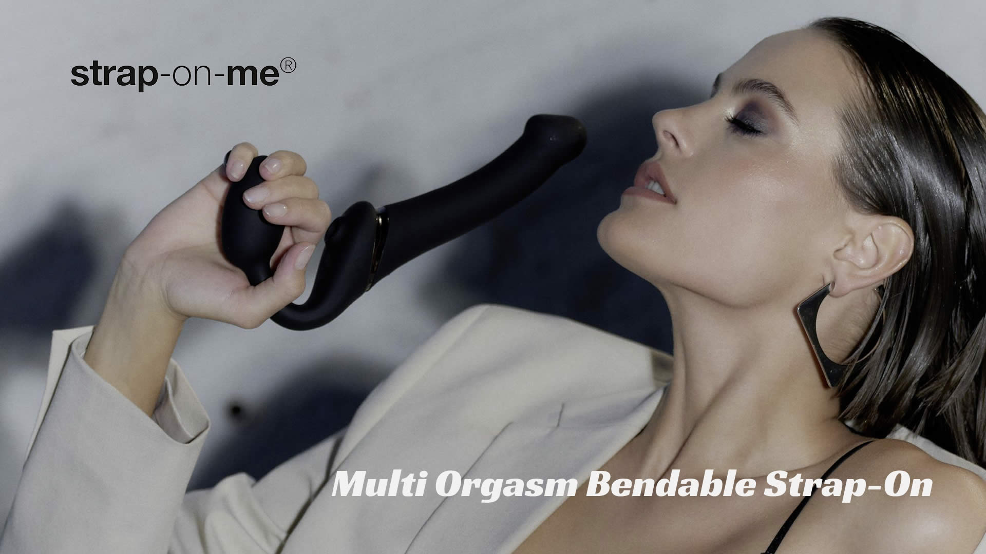 Strap-Me-On Multi Orgasm Bendable Strap-On Vibrator med Fjernbetjening